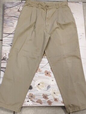 Dockers Men's Pleated Trousers in Khaki